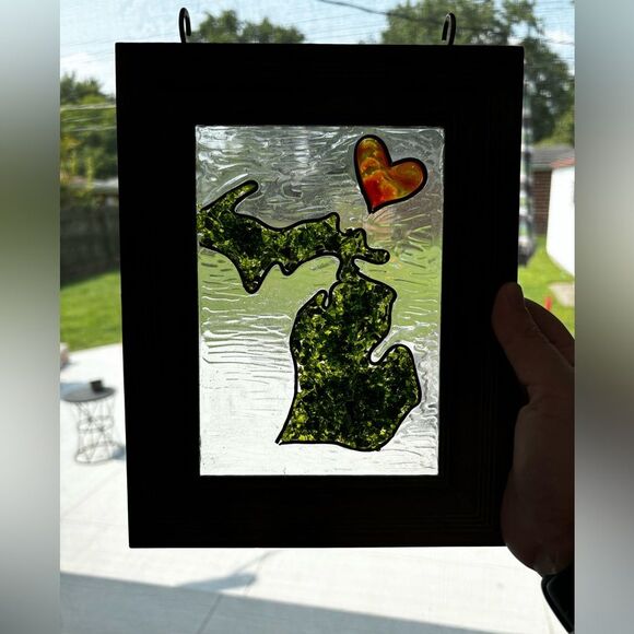 Michigan Stained glass heart hanging window art. State of Michigan painted frame - Picture 7 of 8